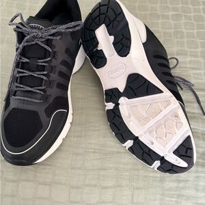 Women's Black Athletic Shoes made for Diabetics with sensitive feet.